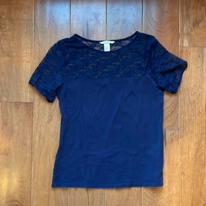 H&M medium navy blue t-shirt with lace shoulder detail and short sleeves